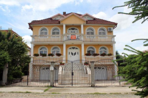 Casa Monica